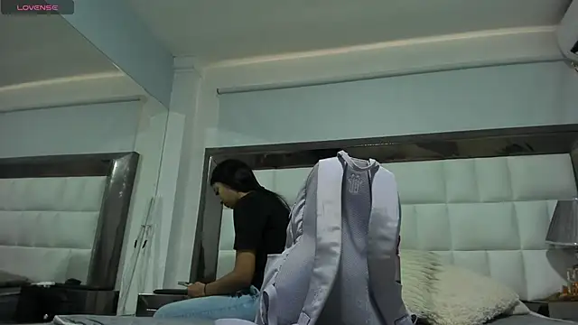 Snapshot of MiaConte chatting on 12/27/24, 07:46 MiaConte online show from 12/27/24, 07:46