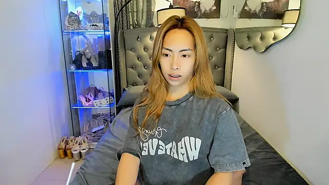 reighnempress online show from 09/18/25, 01:18