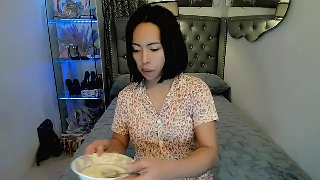 reighnempress online show from 12/18/25, 02:50