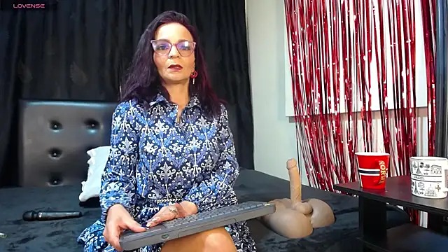 Snapshot of Miss_ellien chatting on 02/24/26, 01:09 Miss ellien online show from 02/24/26, 01:09