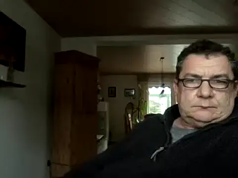 Snapshot of Nobbie444 chatting on 03/11/26, 12:33 Nobbie444 online show from 03/11/26, 12:33