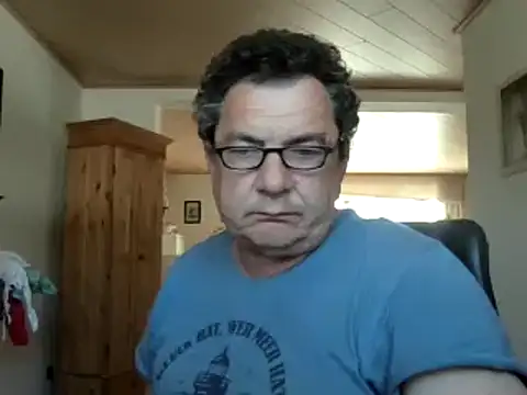 Snapshot of Nobbie444 chatting on 04/28/26, 01:38 Nobbie444 online show from 04/28/26, 01:38