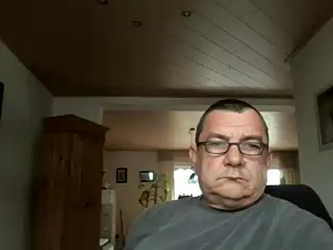 Snapshot of Nobbie444 chatting on 05/15/26, 11:28 Nobbie444 online show from 05/15/26, 11:28