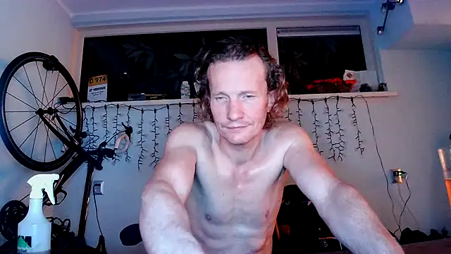 Snapshot of Germal1 chatting on 12/14/25, 11:31 Germal1 online show from 12/14/25, 11:31