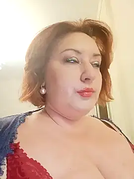Snapshot of mom4you chatting on 03/07/26, 11:18 mom4you online show from 03/07/26, 11:18