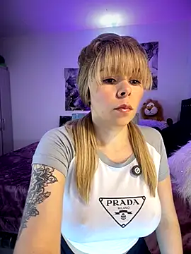 Snapshot of carolina16love chatting on 11/30/25, 11:31 carolina16love online show from 11/30/25, 11:31