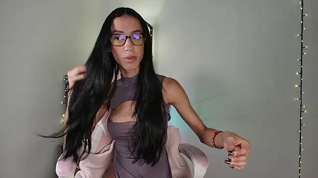 Snapshot of _monamour_ chatting on 12/15/24, 09:13 monamour online show from 12/15/24, 09:13