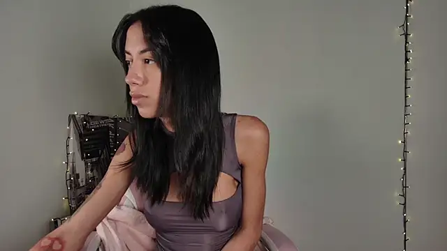 Snapshot of _monamour_ chatting on 01/18/25, 08:10 monamour online show from 01/18/25, 08:10