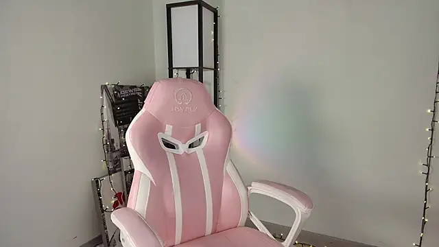 Snapshot of _monamour_ chatting on 01/25/25, 02:14 monamour online show from 01/25/25, 02:14