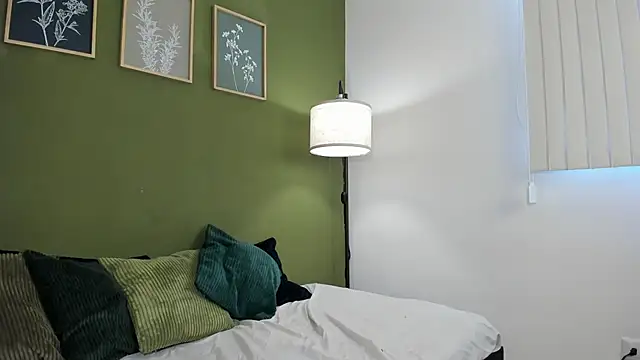 karlye 5 online show from 09/17/25, 12:18