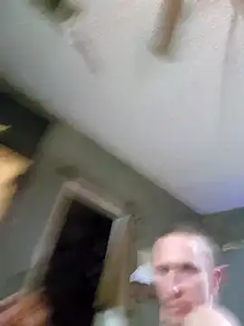 Snapshot of BreakBread974 chatting on 02/14/25, 05:46 BreakBread974 online show from 02/14/25, 05:46