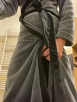 Snapshot of muschiliebhaber1@xh chatting on 10/12/25, 05:28 muschiliebhaber1xh online show from 10/12/25, 05:28