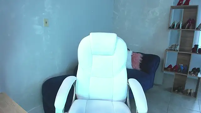 Snapshot of MissRhodes1 chatting on 10/30/25, 08:09 MissRhodes1 online show from 10/30/25, 08:09