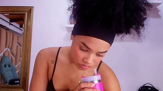 Snapshot of naia_blessed chatting on 10/06/25, 07:22 naia blessed online show from 10/06/25, 07:22