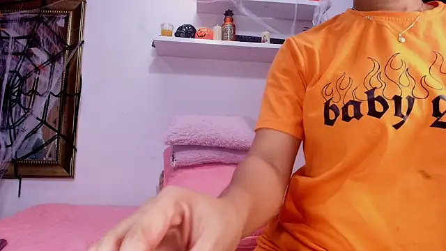 Snapshot of naia_blessed chatting on 10/28/25, 07:16 naia blessed online show from 10/28/25, 07:16