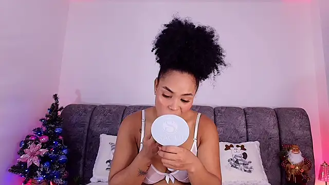 Snapshot of naia_blessed chatting on 12/03/25, 07:12 naia blessed online show from 12/03/25, 07:12