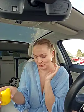 Snapshot of Bondgirl_013 chatting on 10/08/25, 12:14 Bondgirl 013 online show from 10/08/25, 12:14