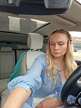 Snapshot of Bondgirl_013 chatting on 10/18/25, 10:05 Bondgirl 013 online show from 10/18/25, 10:05