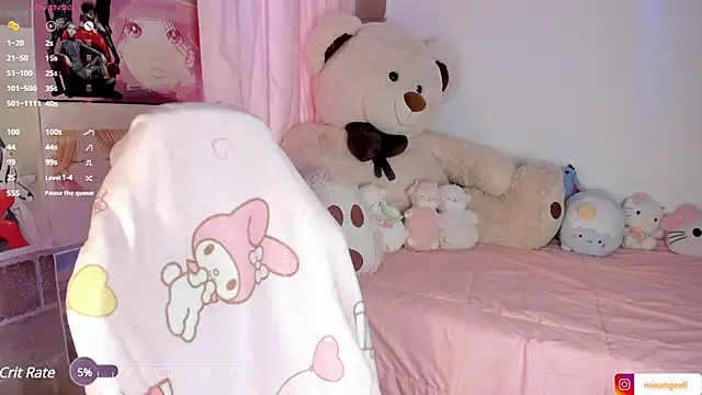 Snapshot of mia_angel_ chatting on 12/23/24, 10:44 mia angel online show from 12/23/24, 10:44