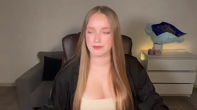 EvaMaddison online show from 07/04/26, 08:04