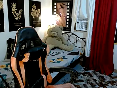 Snapshot of UrhotGoddess chatting on 10/13/25, 08:47 UrhotGoddess online show from 10/13/25, 08:47