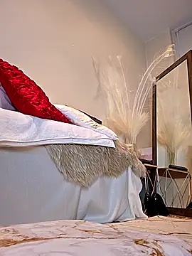 Snapshot of AureliaDoux chatting on 10/01/25, 04:02 AureliaDoux online show from 10/01/25, 04:02