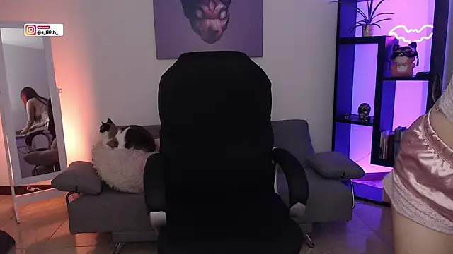 Snapshot of S_Lilith_ chatting on 10/13/25, 01:05 S Lilith online show from 10/13/25, 01:05