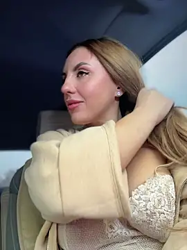 Snapshot of Kalli_Fornia chatting on 11/08/25, 08:25 Kalli Fornia online show from 11/08/25, 08:25