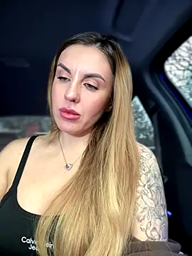 Snapshot of Kalli_Fornia chatting on 11/17/25, 09:48 Kalli Fornia online show from 11/17/25, 09:48