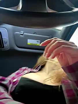 Snapshot of Kalli_Fornia chatting on 12/14/25, 09:36 Kalli Fornia online show from 12/14/25, 09:36