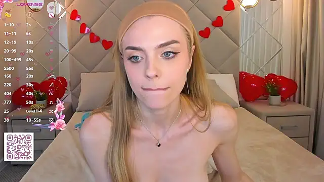 Snapshot of sayl0r_moon chatting on 02/19/25, 04:01 sayl0r moon online show from 02/19/25, 04:01