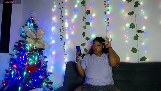 Snapshot of Lilyth__Brown chatting on 12/21/24, 12:42 Lilyth Brown online show from 12/21/24, 12:42