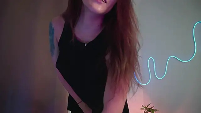 Snapshot of HannaMoom chatting on 12/18/24, 01:26 HannaMoom online show from 12/18/24, 01:26