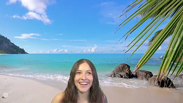 Snapshot of HannaMoom chatting on 10/15/25, 11:05 HannaMoom online show from 10/15/25, 11:05