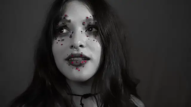 Snapshot of HannaMoom chatting on 10/25/25, 11:32 HannaMoom online show from 10/25/25, 11:32