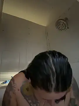 Snapshot of evacheers chatting on 10/23/25, 06:39 evacheers online show from 10/23/25, 06:39