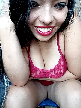 Snapshot of Melanymartinez105 chatting on 09/21/25, 08:21 Melanymartinez105 online show from 09/21/25, 08:21