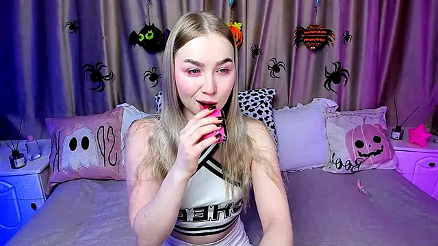 LilyStarlight online show from 10/28/25, 03:32