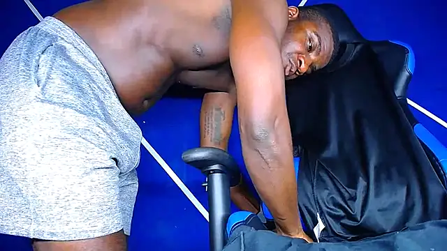 MAXJONES 2 online show from 09/23/25, 11:41