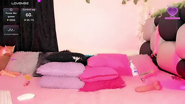 Snapshot of sabrinamossii chatting on 04/22/26, 12:02 sabrinamossii online show from 04/22/26, 12:02