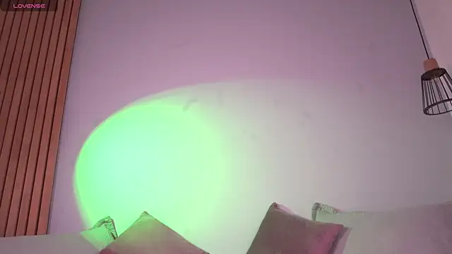 mia-reeves online show from 07/15/26, 06:57