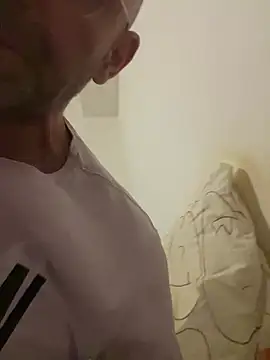 slim1976006 online show from 06/03/26, 12:46