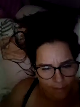 Snapshot of MariaPau_83 chatting on 03/11/25, 04:43 MariaPau 83 online show from 03/11/25, 04:43