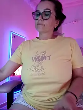 Snapshot of MariaPau_83 chatting on 03/19/25, 12:15 MariaPau 83 online show from 03/19/25, 12:15