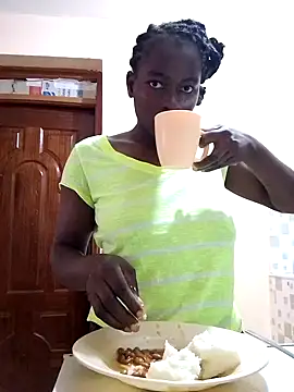 Snapshot of _cutemelania chatting on 01/05/25, 10:43  cutemelania online show from 01/05/25, 10:43