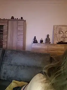 Snapshot of cristalines chatting on 10/31/25, 12:39 cristalines online show from 10/31/25, 12:39