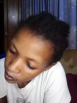 Snapshot of sexpetite chatting on 11/05/25, 02:44 sexpetite online show from 11/05/25, 02:44