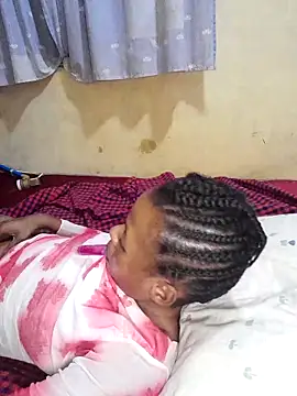 Snapshot of sexpetite chatting on 11/06/25, 11:48 sexpetite online show from 11/06/25, 11:48