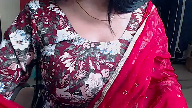 Snapshot of Naiaa-mylove chatting on 12/05/25, 07:28 Naiaa-mylove online show from 12/05/25, 07:28