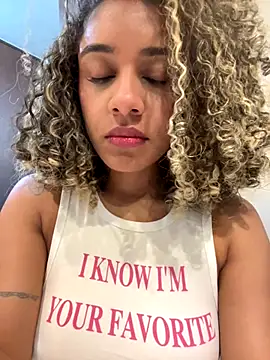 Snapshot of Belkaj chatting on 09/22/25, 01:29 Belkaj online show from 09/22/25, 01:29